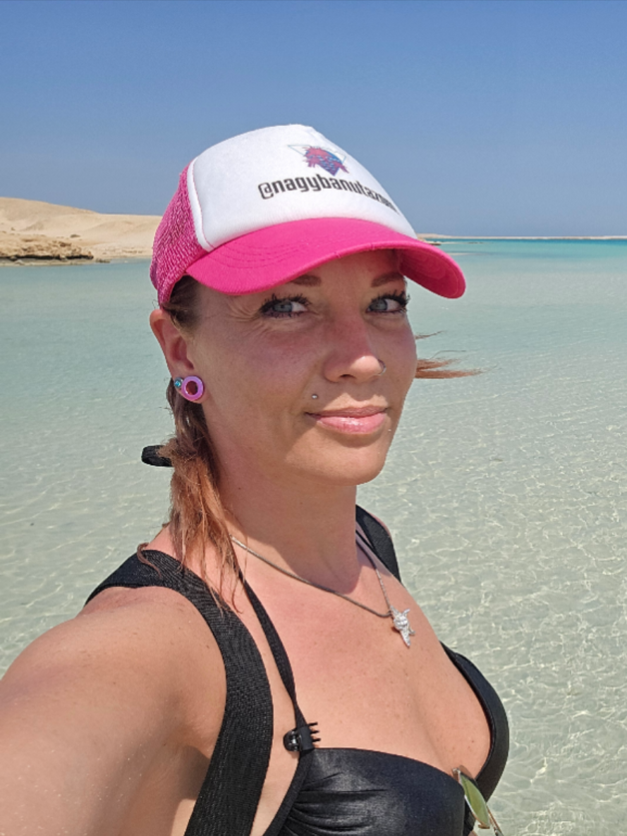 Hurghada legszebb látnivalója! 🤩 Na meg a kék szemű pasik! 🫠🔵👀 Imádom-Orange Bay 🏝 Blue water, Blue eyes guys and my blue eyes 🤩🤭😉 #hurghada #traveltok  #fyp #fy  #magyartiktok 