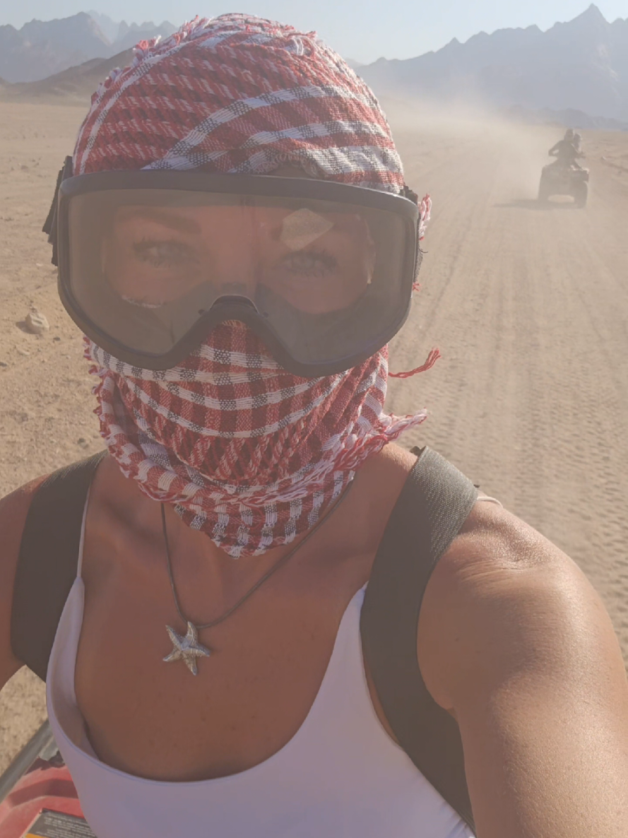 Csak csináld! Kezdj el élni! 😉💪🔥 Kár, hogy konvojban mentünk de azért toltam neki rendesen 😆 #fyp #hurghada #baszadkiforyouba #travel #ride 