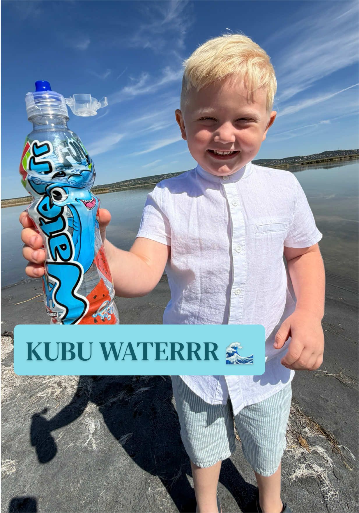 |hirdetes| @Kubu 🫶🏼🌊 Vincus imád a természetben lenni de ha lehet választani akkor vízben vagy víz közelben 😂😂 úgyhogy a mai program a Velencei-tó volt 🥰 órákig eljátszana a vízparton. 🌊 Ilyenkor mindig jól jön egy hűsítő Kubu Waterrr is, amit ma sem hagyhattunk otthon ☀️  Ui : nem csak gyerekeknek 😂 isteni jó  Neked van kedvenc ízed ?  #vivkonails #kubu #kubuwaterrr #nyár #gyerekkor