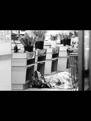 A legkegyetlenebb fantomok: A Brabant-rejtély 1982 és 1985 között Belgiumot soha nem látott rettegés tartotta rettegésben. Egy ismeretlen, gépkarabélyokkal felszerelt fantomcsapat fényes nappal támadott meg szupermarketeket. A zsákmányuk sokszor szinte értéktelen volt – a valódi céljuk a puszta mészárlás és a káoszkeltés. 28 ártatlan áldozat. Katonai pontosságú kivitelezés. És egy nyomozás, amit mintha szándékosan szabotáltak volna. A pletykák szerint a három fő elkövető – az "Óriás", a "Gyilkos" és az "Öreg" – a rendőrség vagy egy titkos elit alakulat tagja lehetett, ezért nem kerültek soha rács mögé. A brabanti gyilkosok aktája Európa egyik legvéresebb, máig megoldatlan rejtélye. Szerinted egy egyszerű terrorszervezet volt, vagy maguk a hatóságok tussolták el az ügyet? Döntsd el te, és írd meg kommentben! TÉNYVONAL Amit elhallgattak. Amit nem tudunk. Amit keresünk. #brabantigyilkosok #brabantkillers #truecrime #megoldatlan #tényvonal #rejtély #krimi #coldcase #krimi #fantomok #neked #nekedbe #fyp