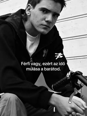 miközben a bőrápolási rutinod 33 éve ugyanaz: semmi. #férj #férjésfeleség #glowup #apa #vicces 